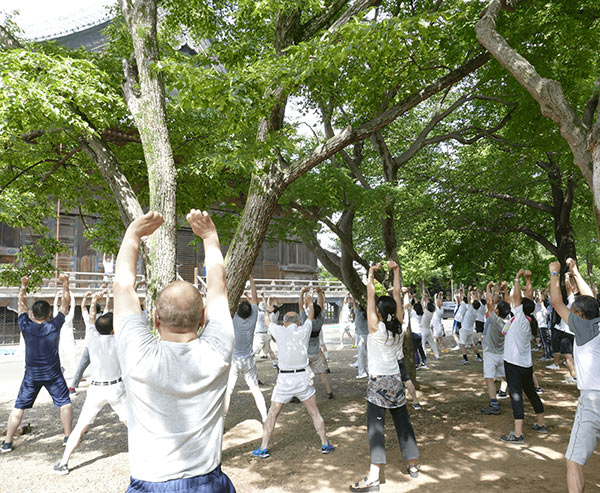 朝の戸外修練